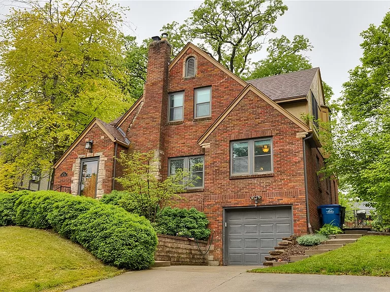 1524 41ST PL DSM (Monthly Rent $2,100)